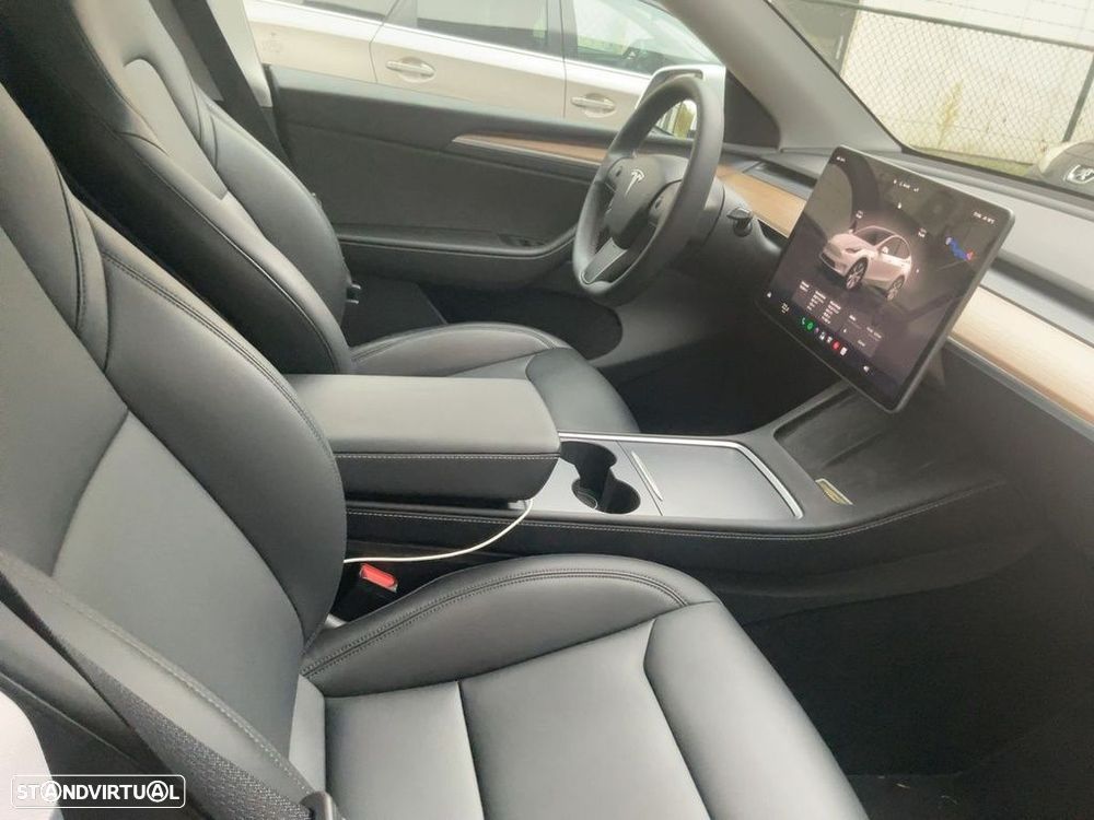 Tesla Model Y - 4