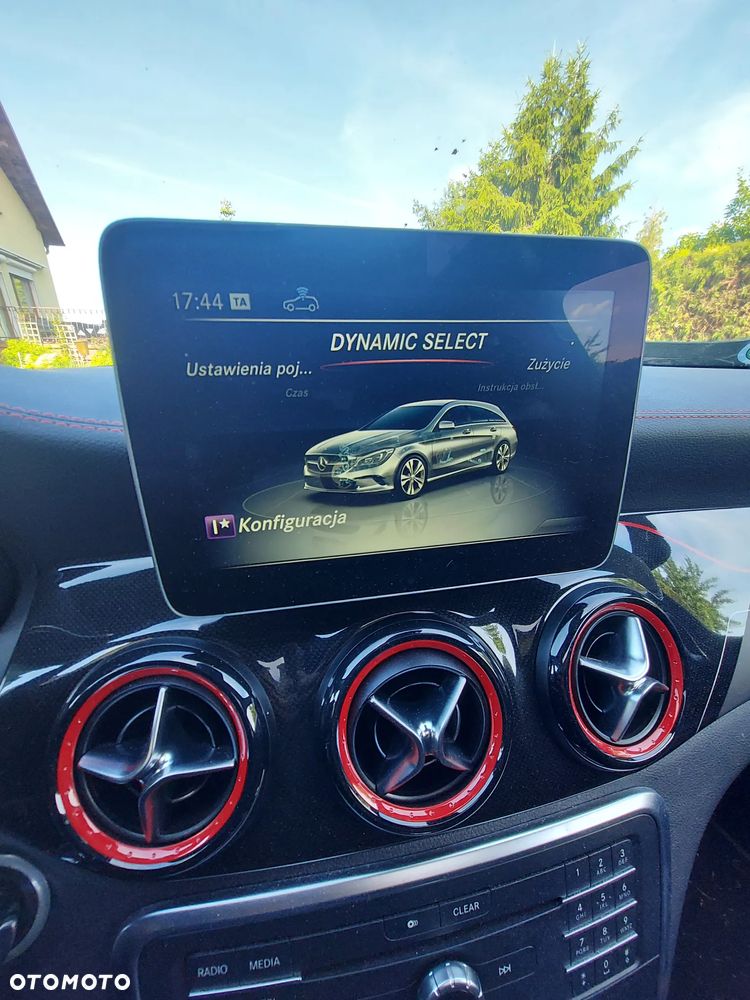 Mercedes-Benz CLA 220 4Matic 7G-DCT AMG Line - 11