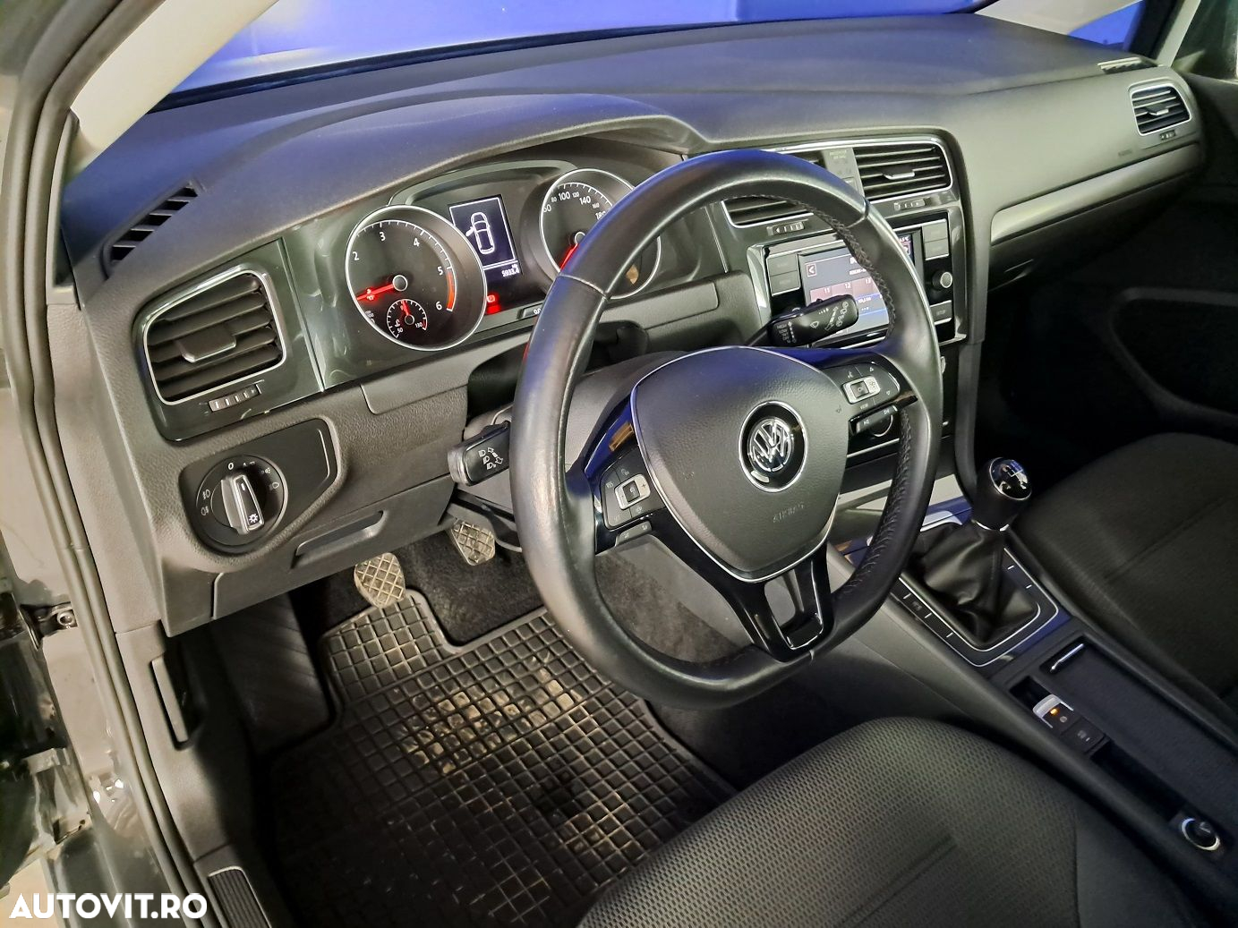 Volkswagen Golf - 10