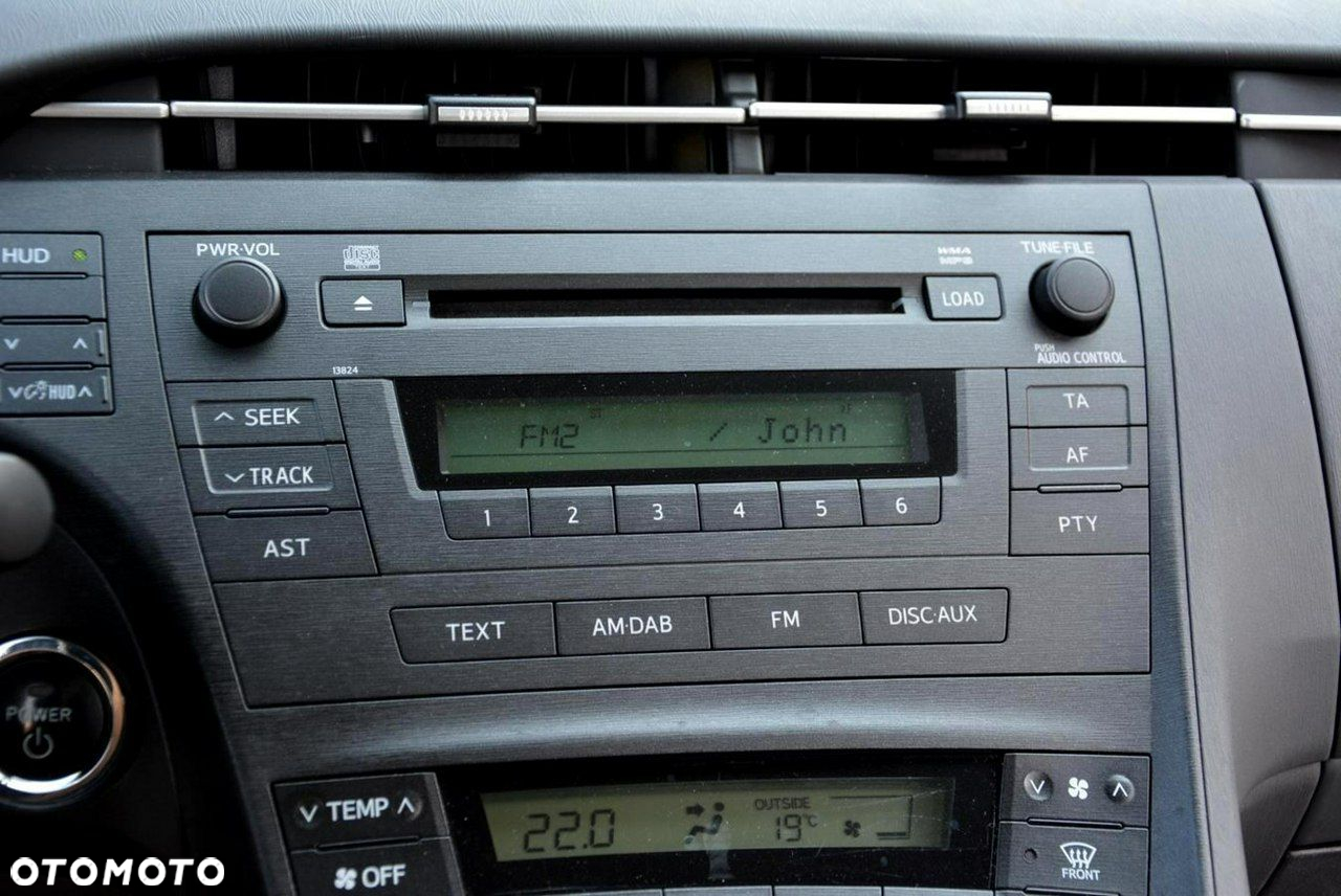 Toyota Prius 1.8 HSD Sol - 28