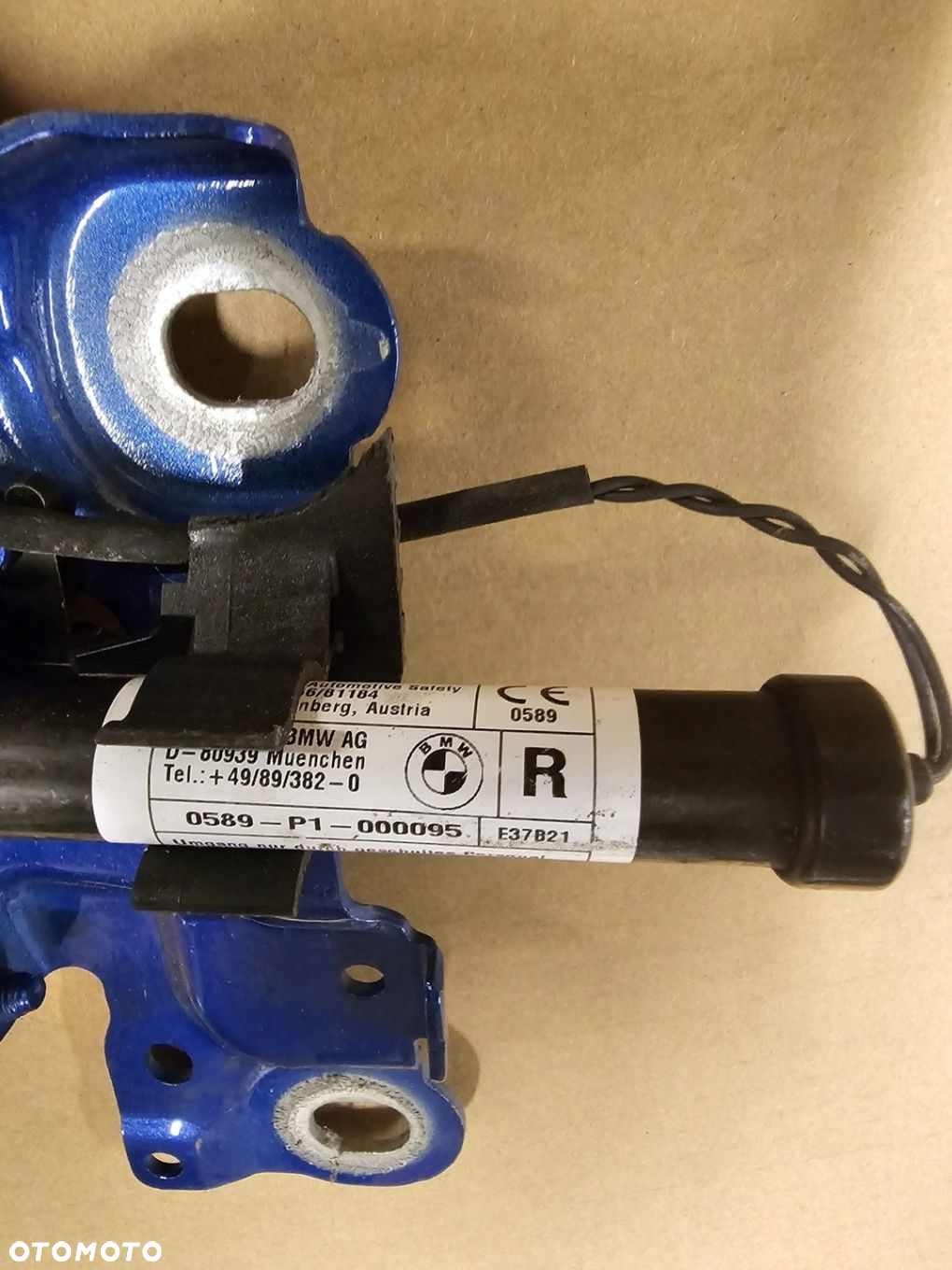 ZAWIAS MASKI NABÓJ PRAWY BMW G20 G21 G22 7450590 - 2