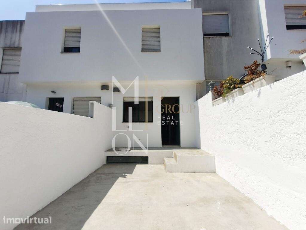 OPORTUNIDADE EM FAMALICÃO — MORADIA T2+1 GEMINADA - Grande imagem: 3/33