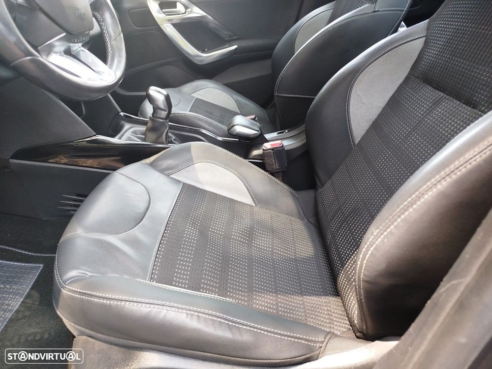 Peugeot 2008 1.2 PureTech Allure - 17