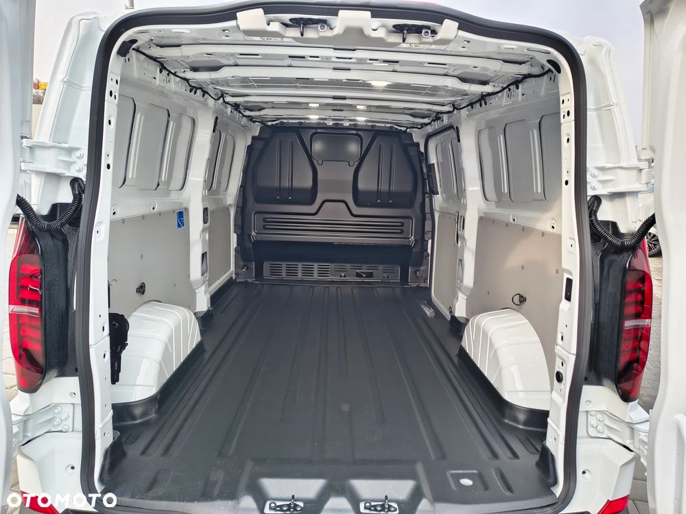 Volkswagen Transporter L2H1 Plus - 13