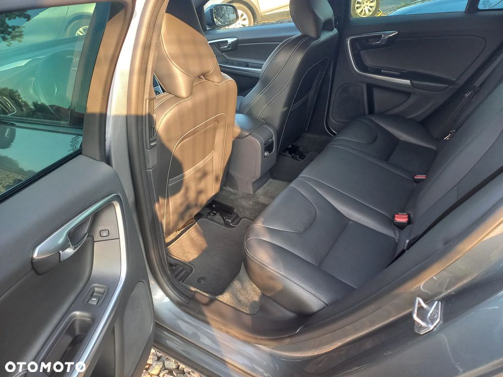 Volvo V60 D2 Drive-E Dynamic Edition (Kinetic) - 17
