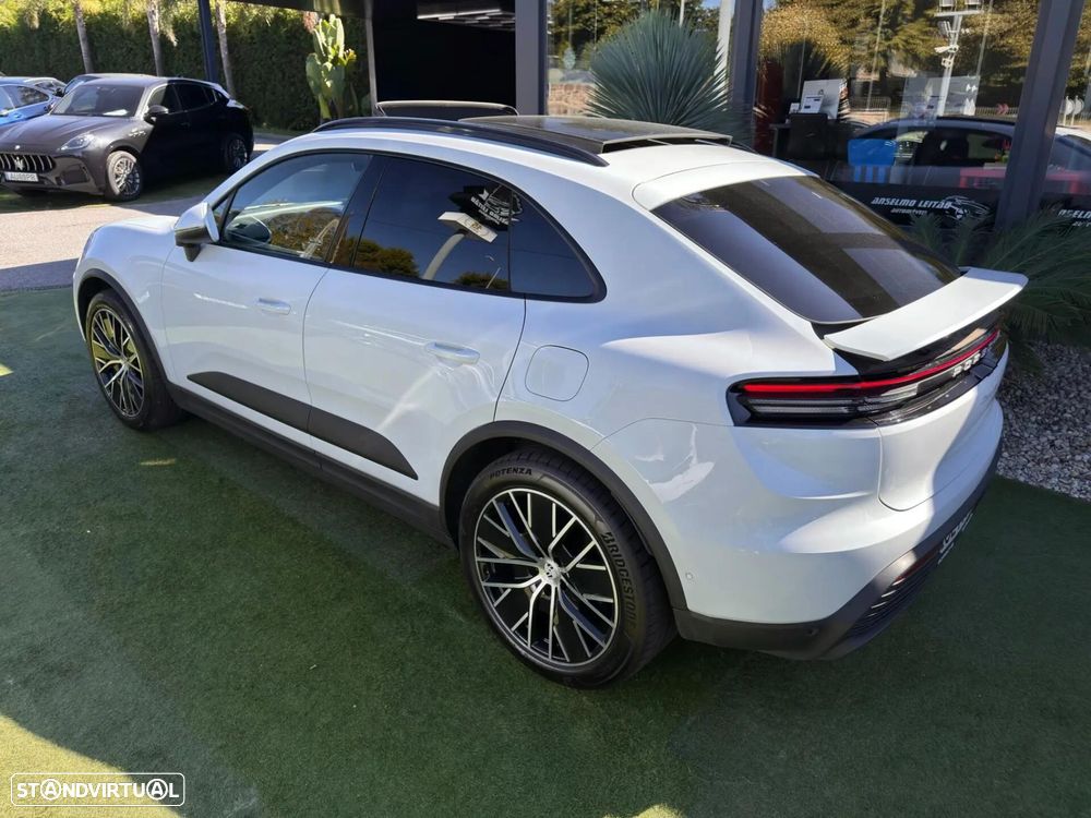 Porsche Macan Electric 4 - 17