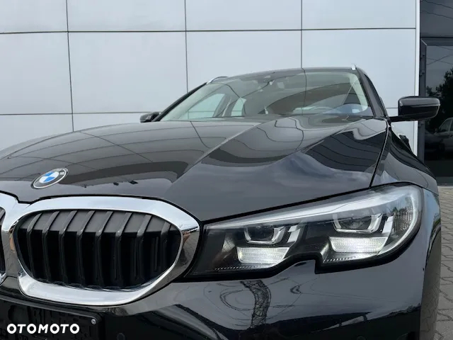 BMW Seria 3 318d Sport Line - 4
