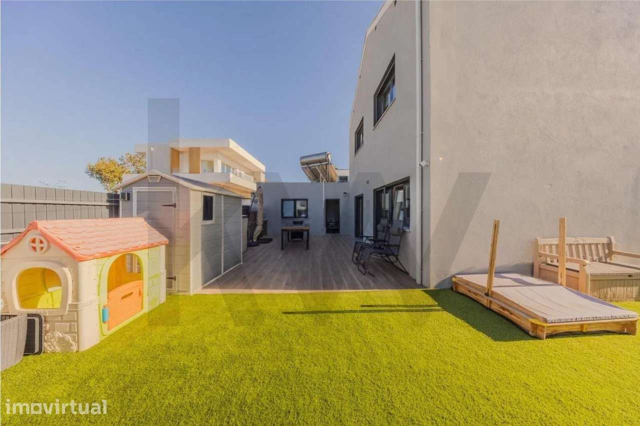 Moradia T4 com Jardim, Garagem e Vista para a Serra de Sintra - Grande imagem: 2/38