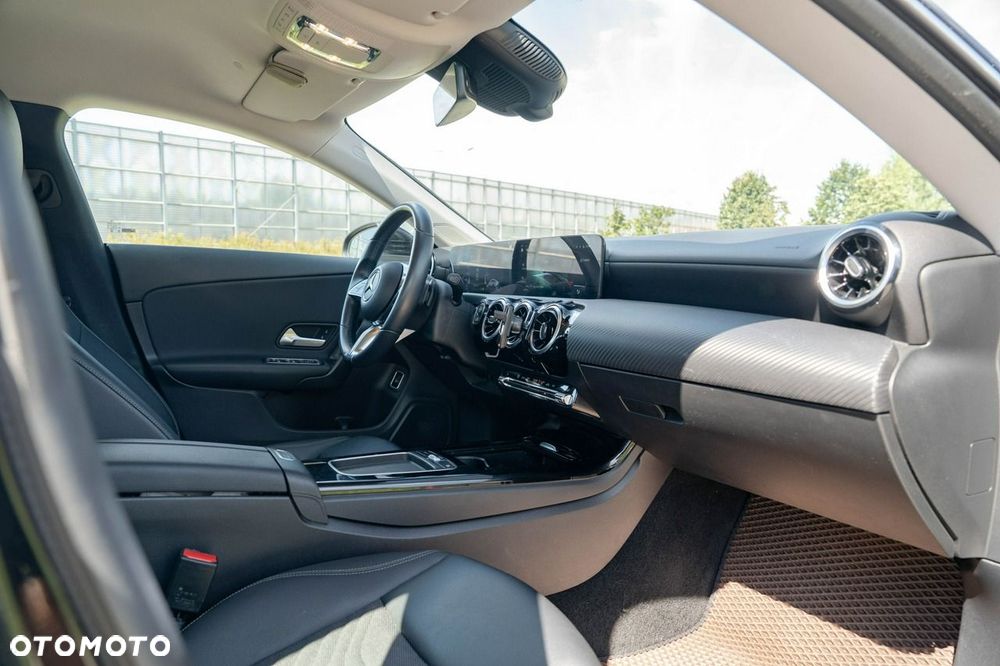 Mercedes-Benz CLA 200 7G-DCT Progressive - 22