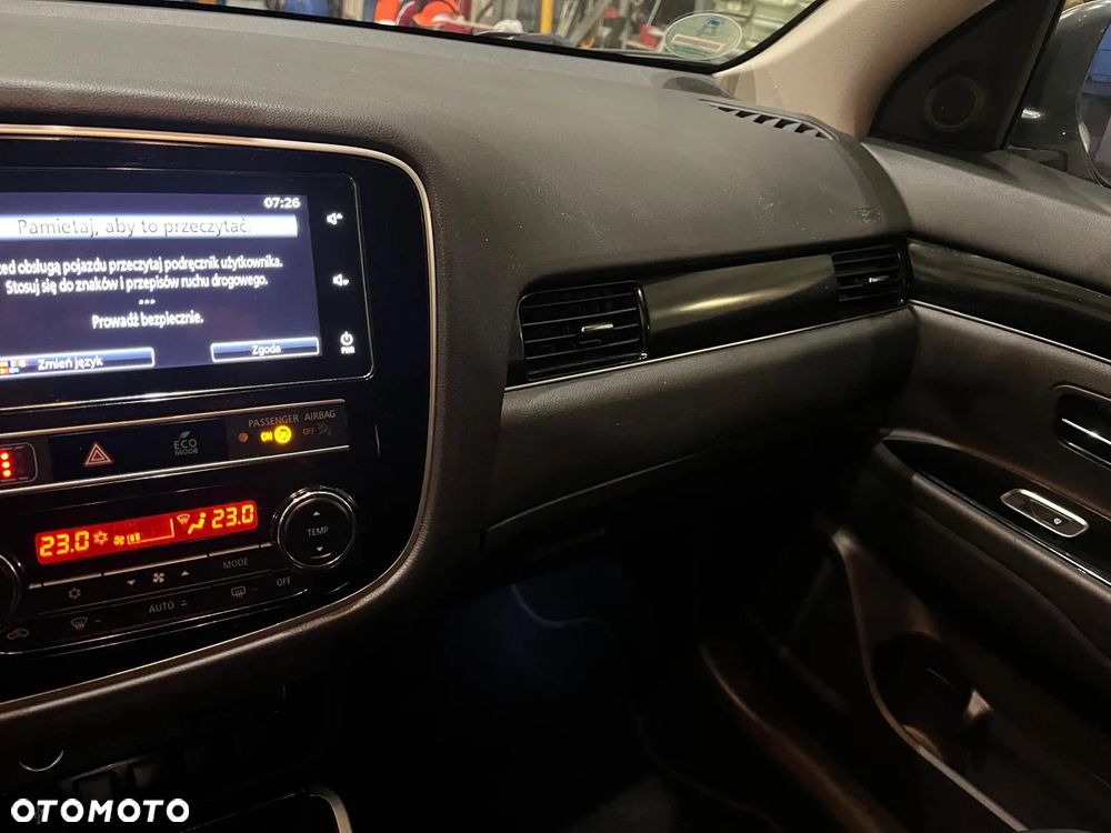 Mitsubishi Outlander PHEV Instyle + - 17