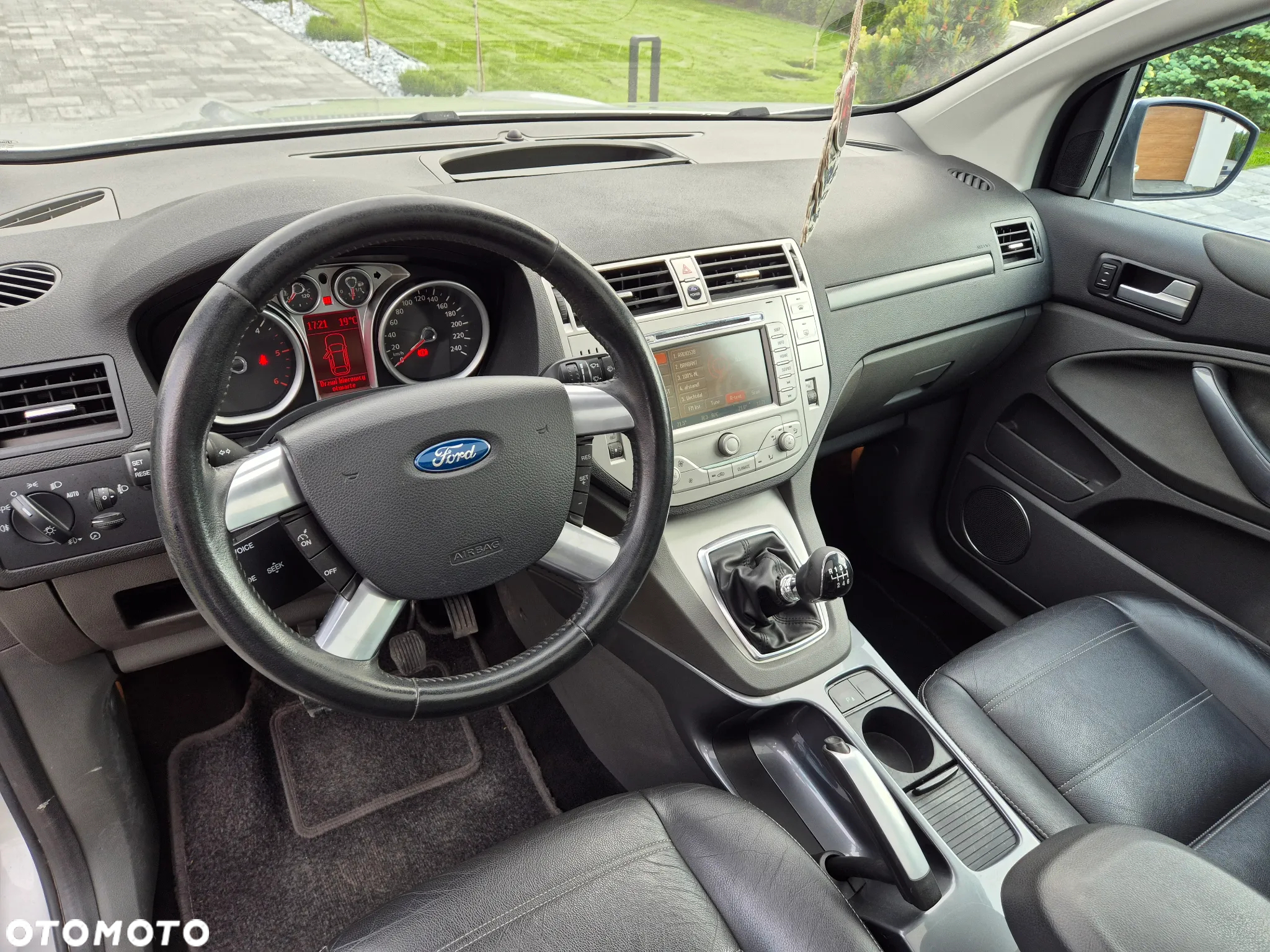 Ford Kuga 2.0 TDCi 2x4 Titanium - 18