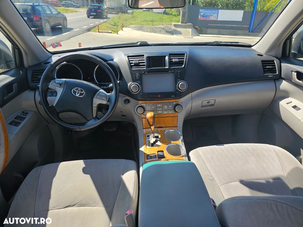 Toyota Highlander - 11