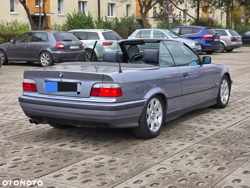 BMW Seria 3 325i - 4
