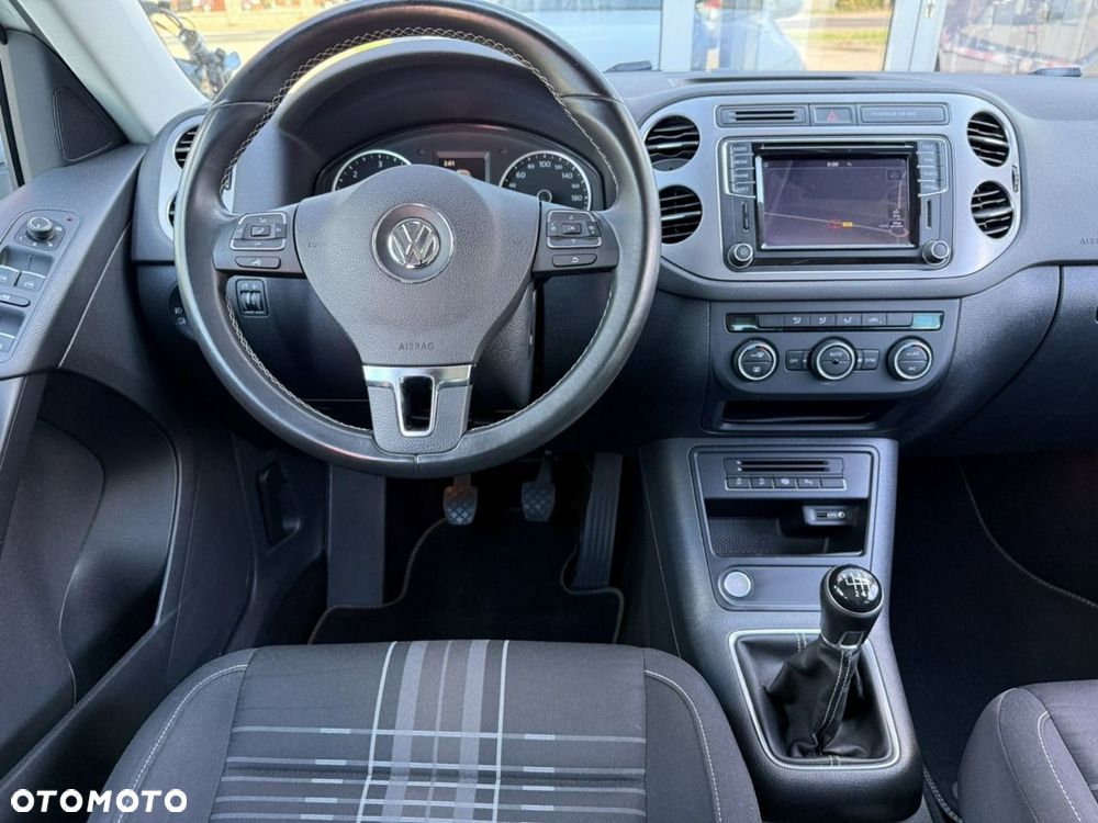 Volkswagen Tiguan 2.0 TDI DPF BlueMotion Technology Lounge Sport & Style - 18