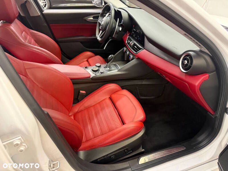 Alfa Romeo Giulia 2.0 Turbo 16V AT8-Q4 Veloce Ti - 23