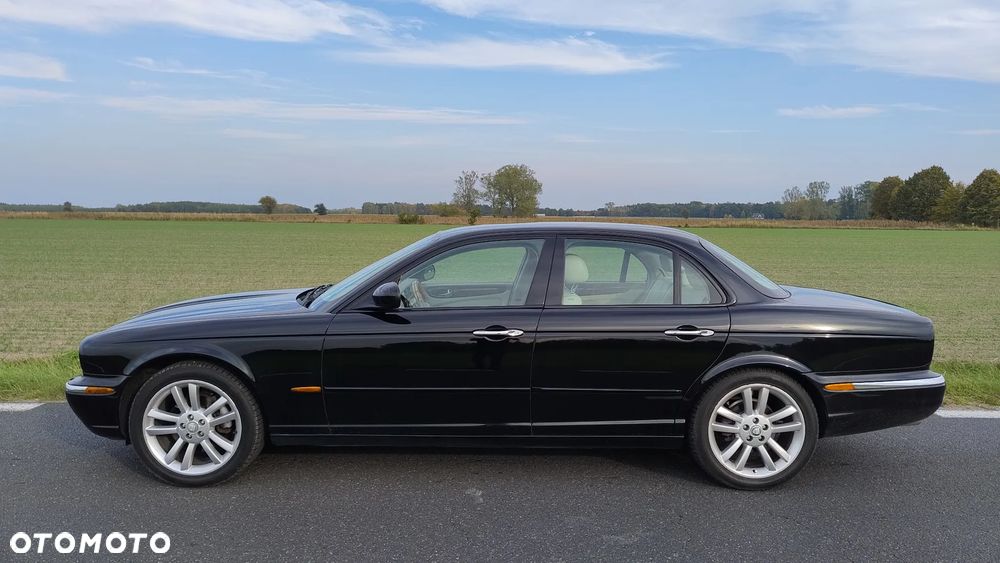 Jaguar XJ - 8