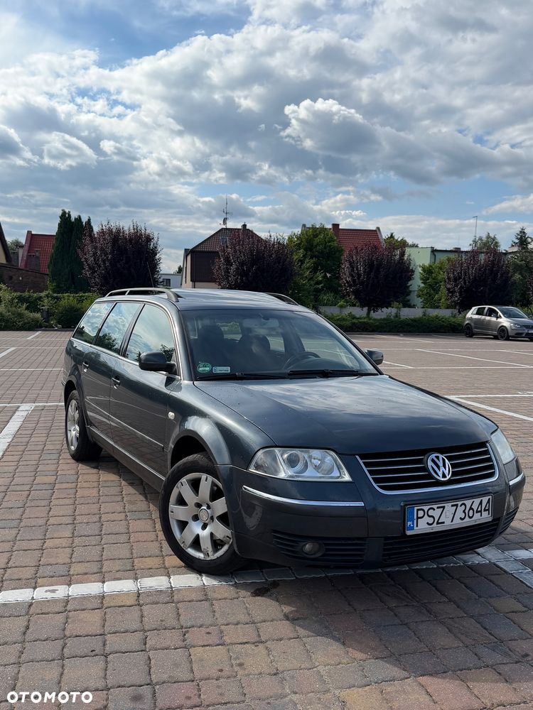 Volkswagen Passat 1.6 Basis - 1