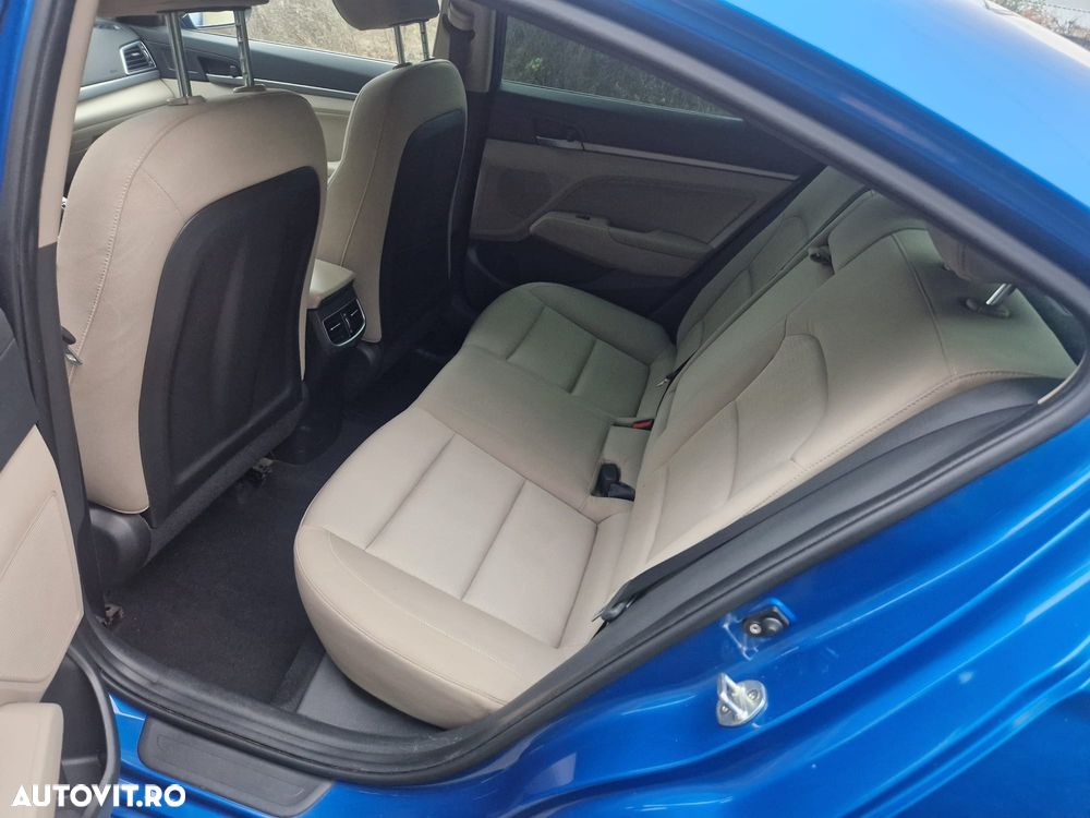 Hyundai Elantra 1.6 MPi Exclusive - 3