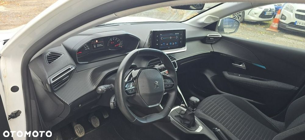 Peugeot 208 - 16
