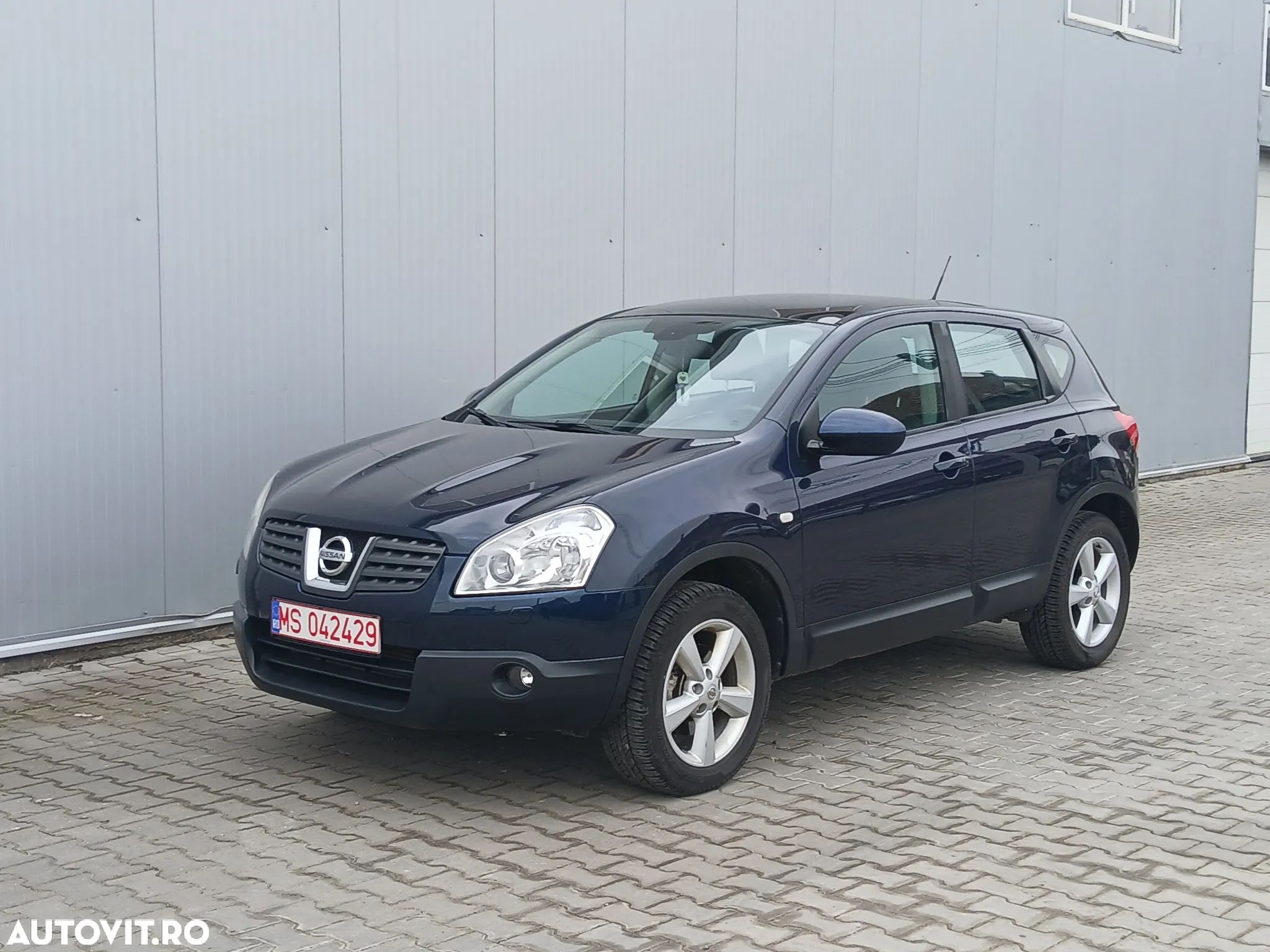 Nissan Qashqai 2.0 DCI 4 x 4 DPF tekna - 1