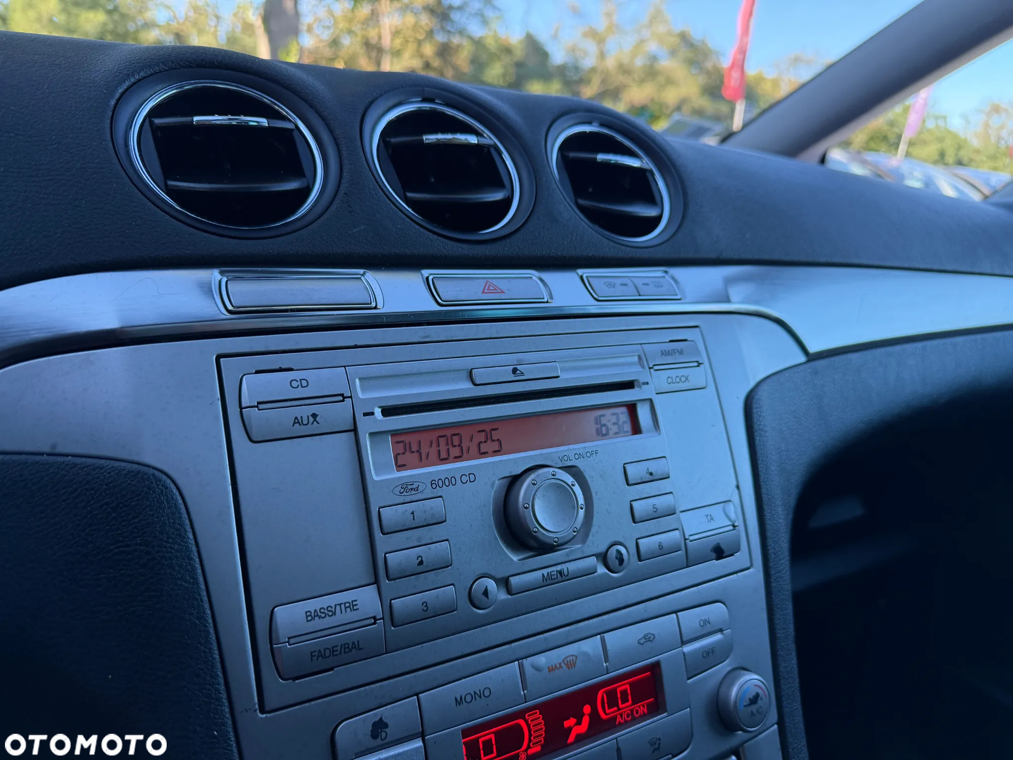 Ford S-Max 2.0 Titanium - 32
