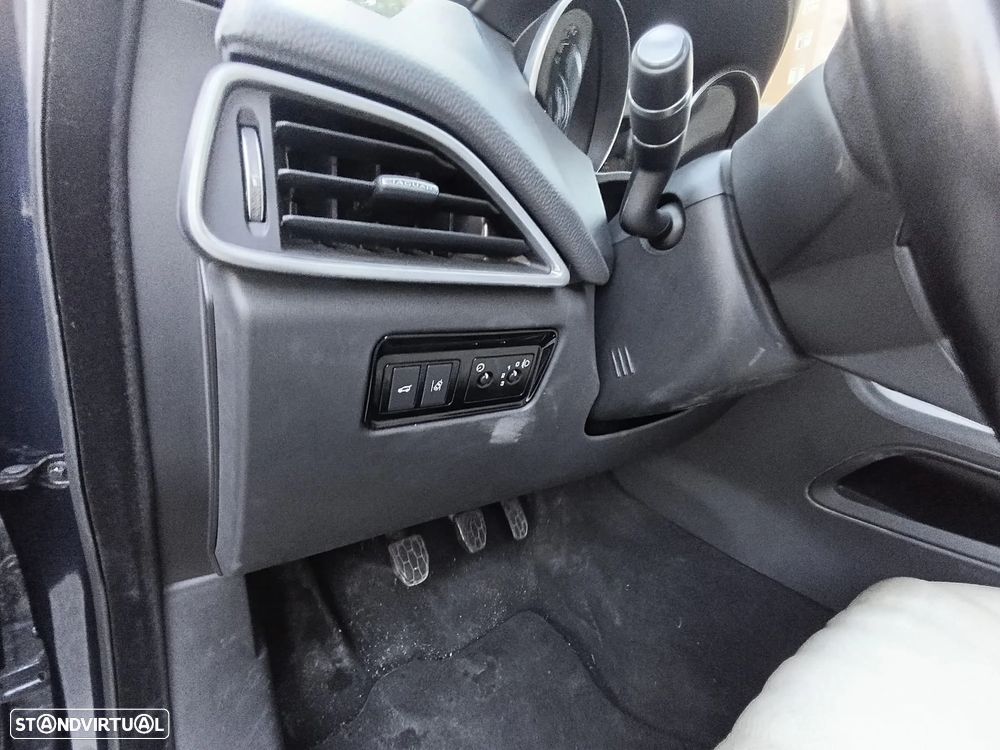 Jaguar F-Pace 2.0 i4D Prestige - 28