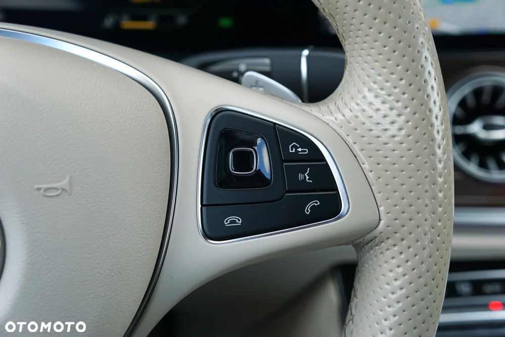 Mercedes-Benz Klasa E 400 Coupe 4-Matic 9G-TRONIC - 25
