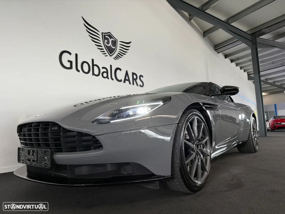 Aston Martin DB11 Coupé - 9