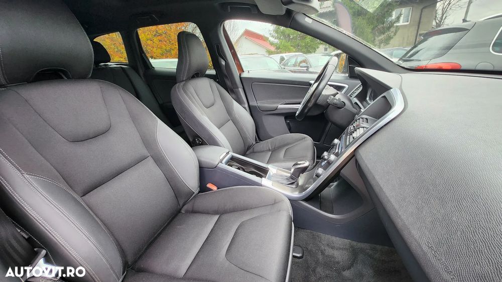 Volvo XC 60 D5 AWD Geartronic Momentum - 28