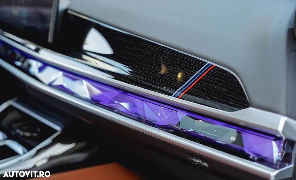 BMW Seria 7 740d xDrive MHEV - 29