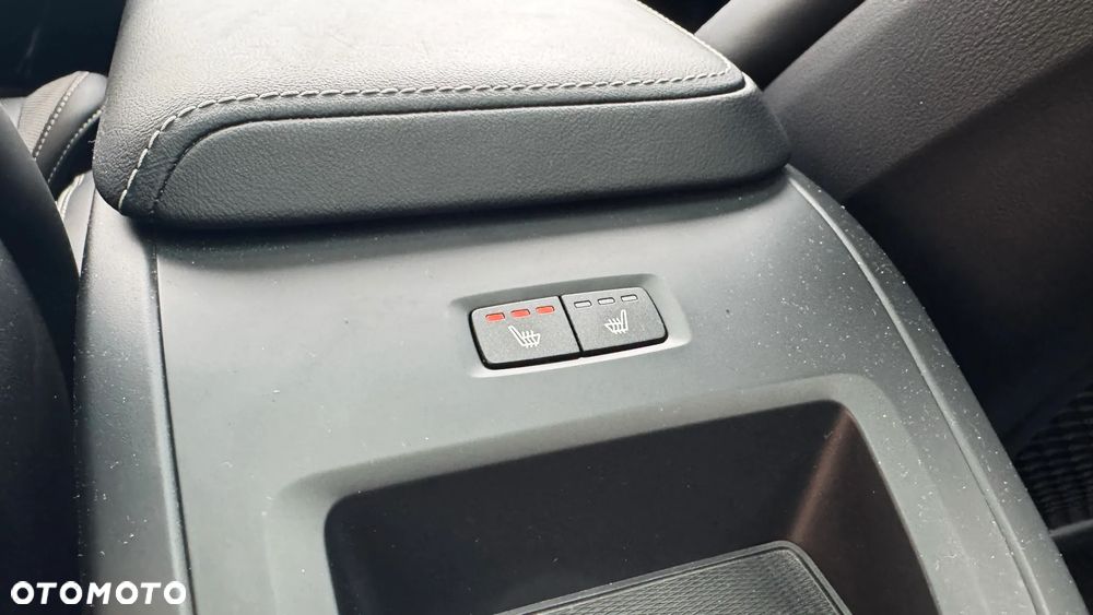 Volvo XC 60 B4 D AWD Plus Dark - 35