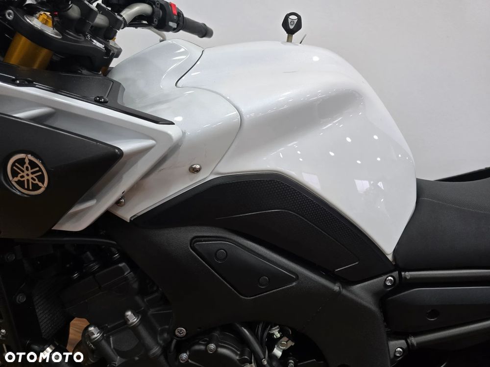 Yamaha FZ - 24