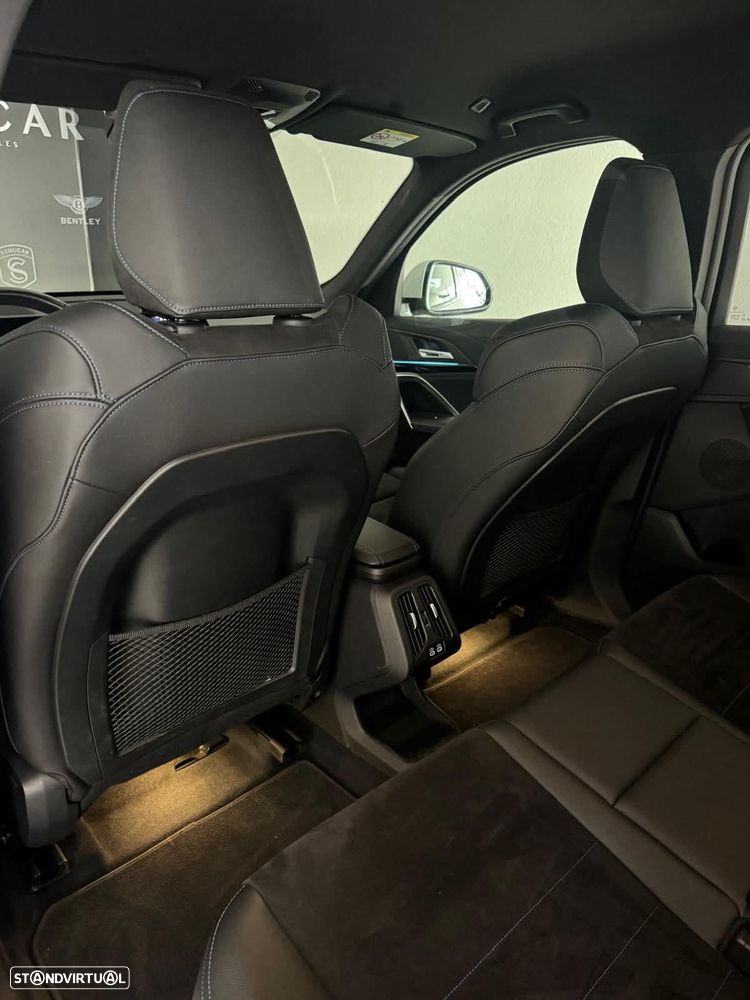 BMW iX1 xDrive30 M Sport Pack - 9