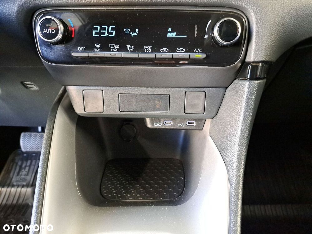 Toyota Yaris - 25