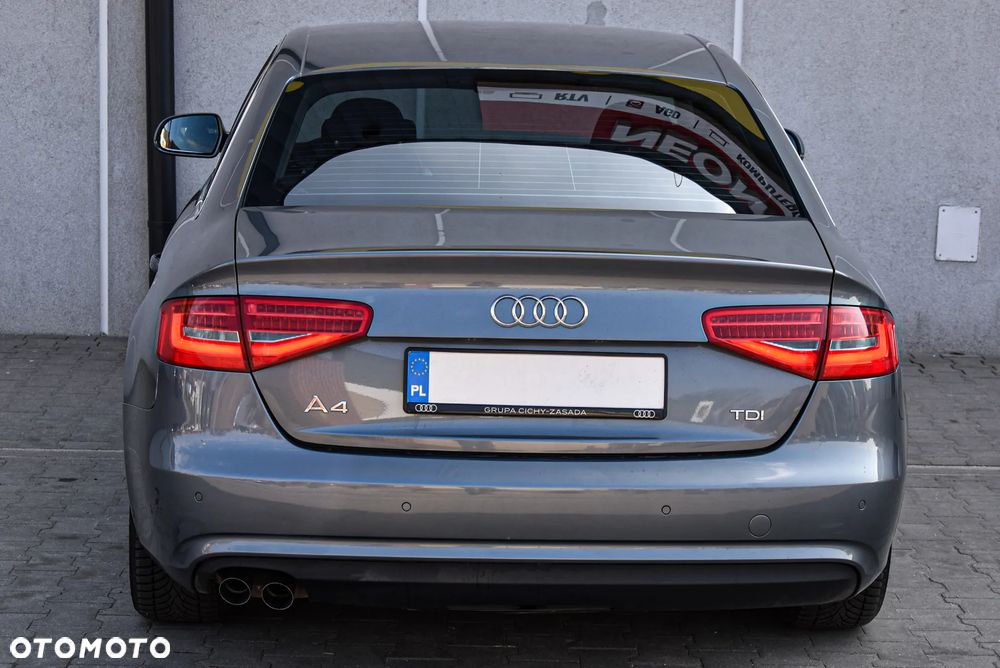 Audi A4 Limousine - 1