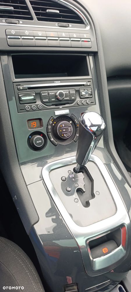 Peugeot 5008 - 12