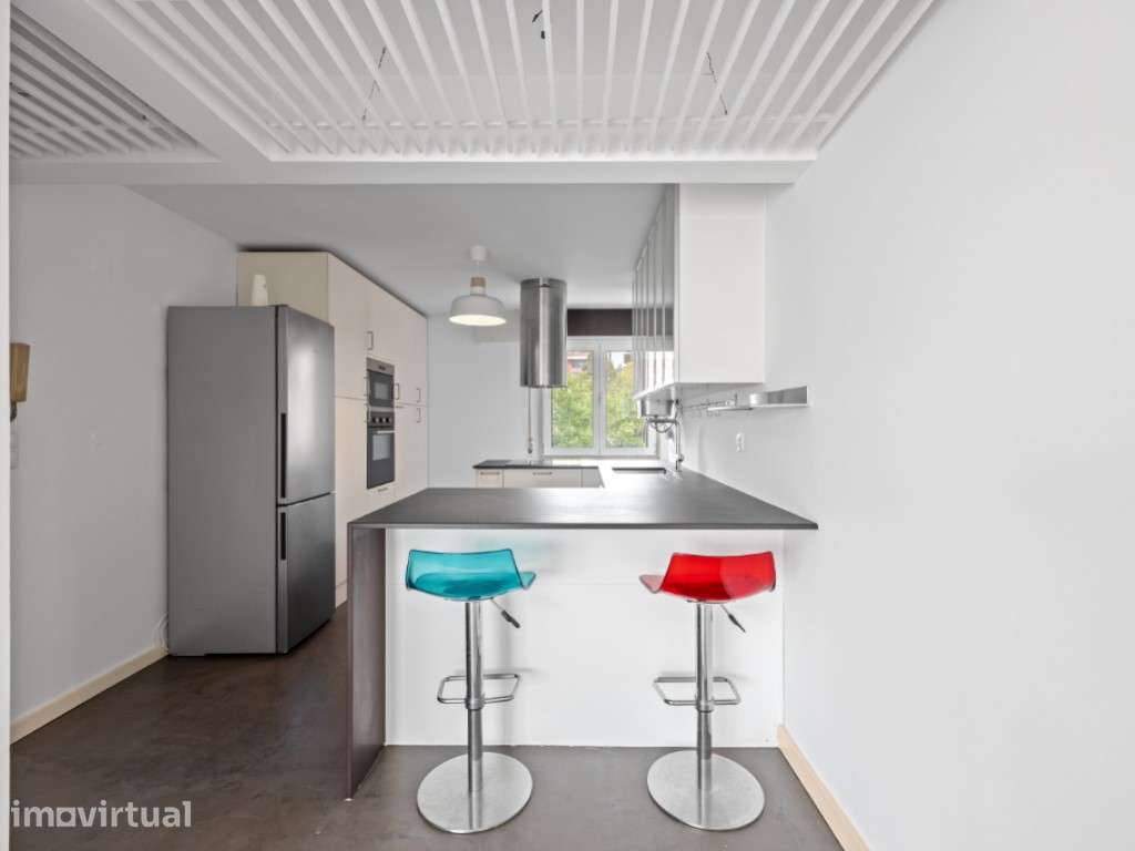 Apartamento T3 renovado e com estacionamento na melhor localização ... - Grande imagem: 4/23