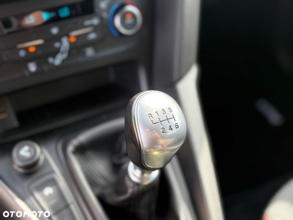 Ford Focus 1.0 EcoBoost Start-Stopp-System ST-LINE DESIGN - 28