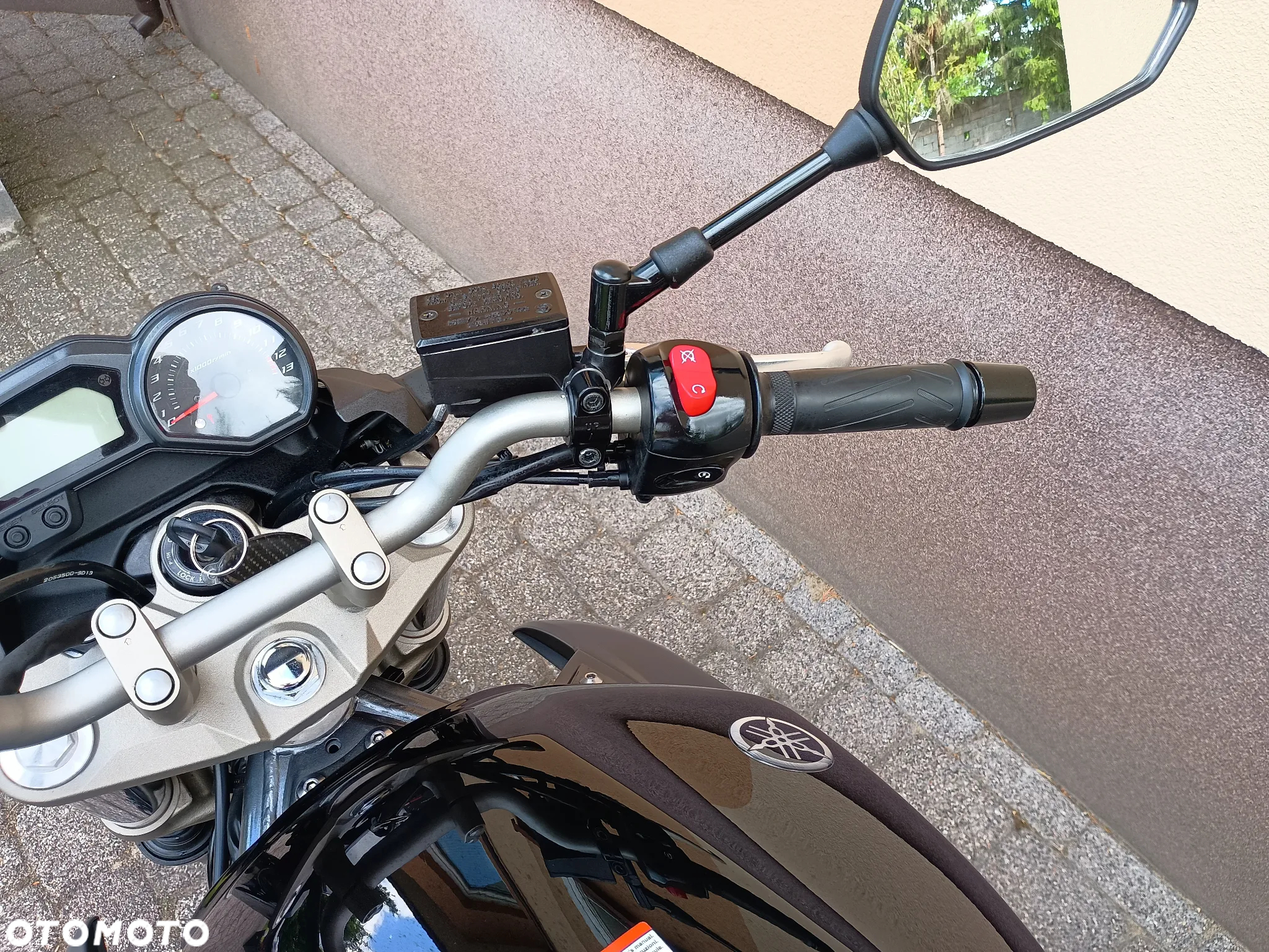 Yamaha XJR - 8