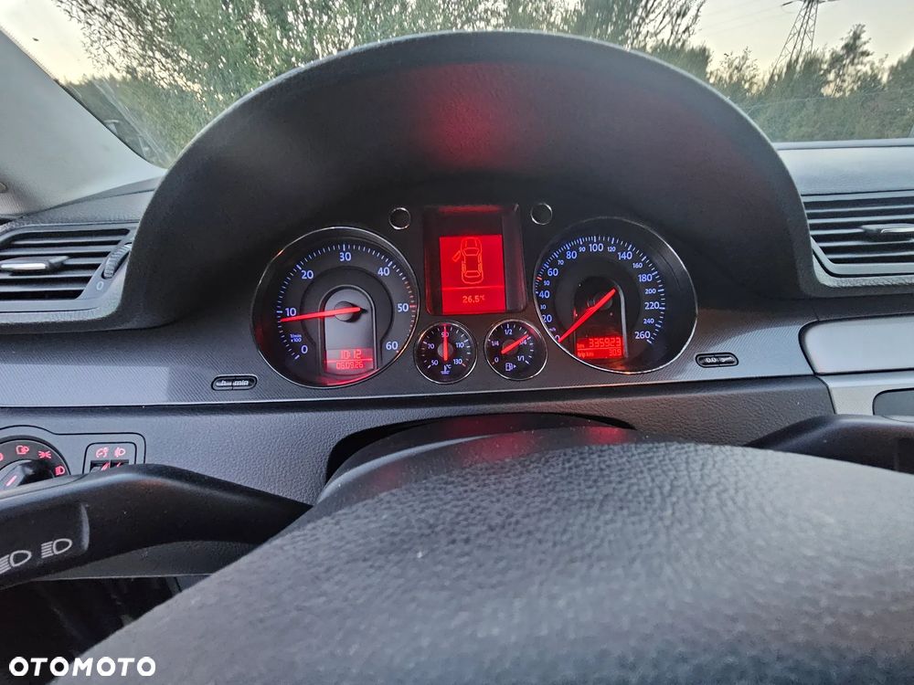 Volkswagen Passat - 25