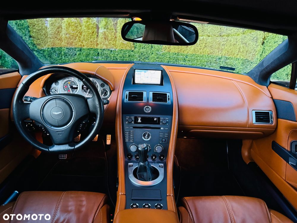 Aston Martin V8 Vantage - 21