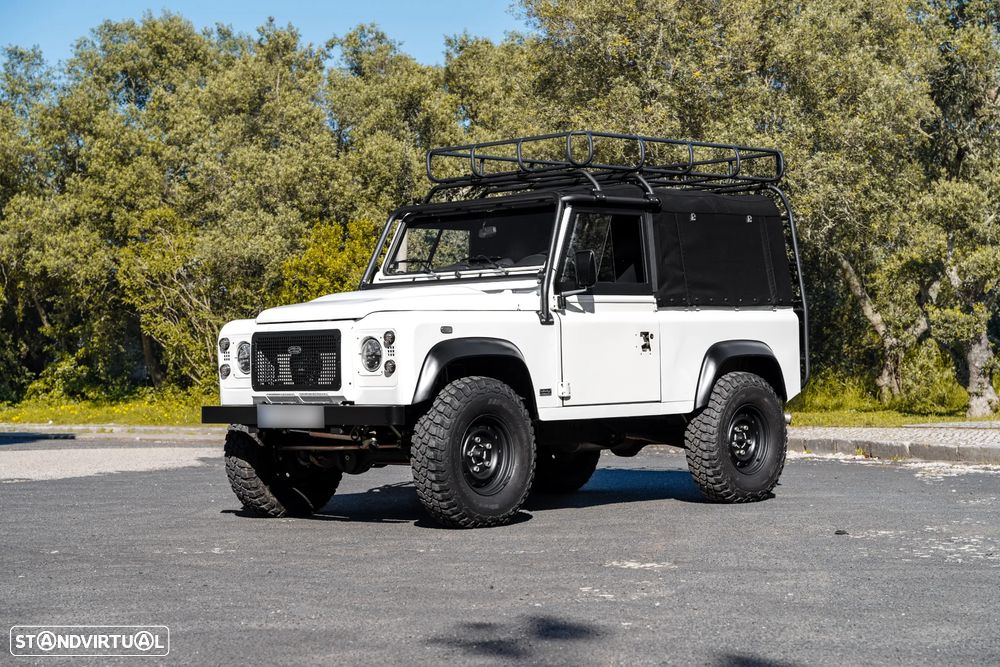 Land Rover Defender 90 S - 1
