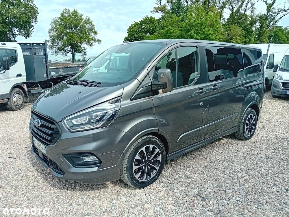 Ford Tourneo Custom - 1