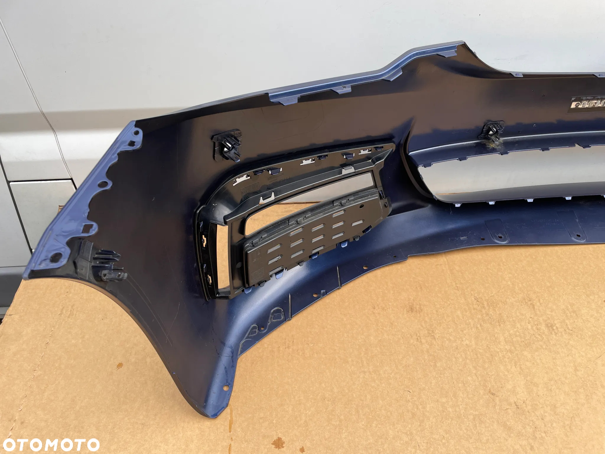 BMW 5 G30 G31 M PAKIET NIEBIESKI ORYGINALNY ZDERZAK PRZEDNI KRATKA POD KAMERĘ 8064928 - 9