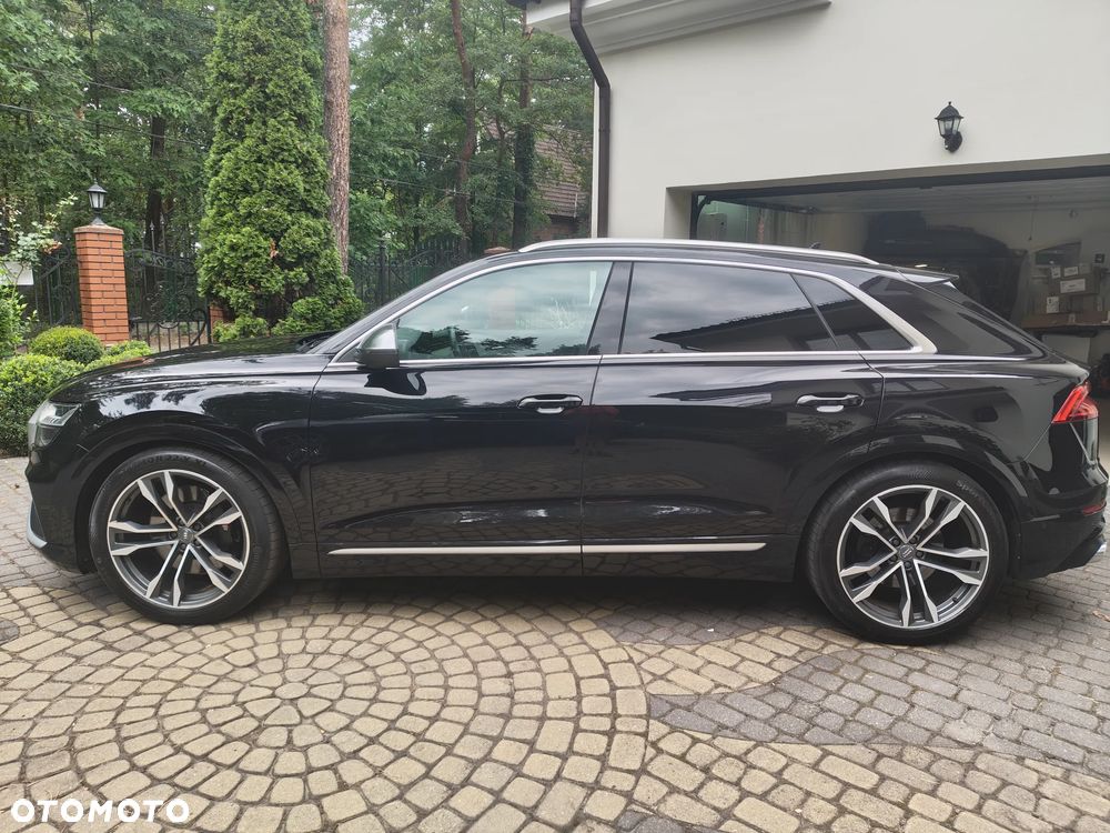 Audi SQ8 - 8