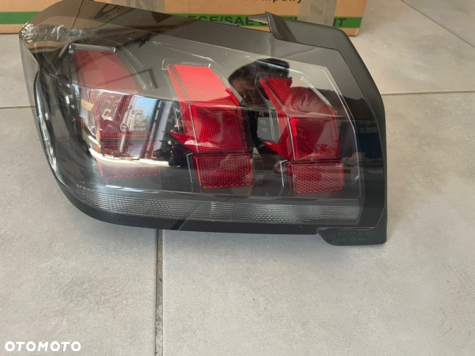 Peugeot 208 II lampa lewy tył Led - 2