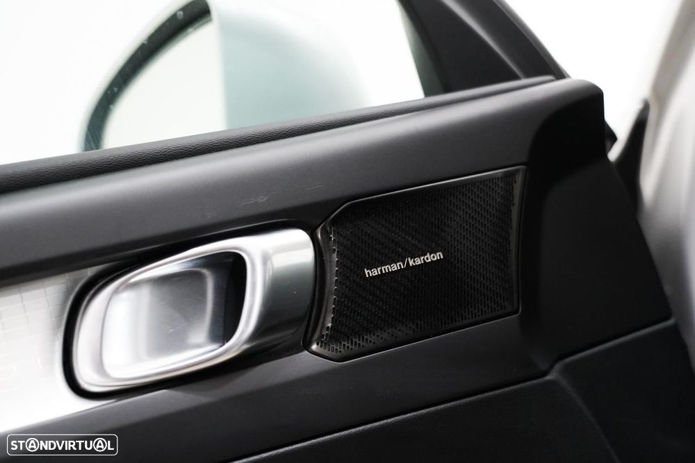 Volvo XC 40 1.5 T3 Momentum Tech Edition - 13