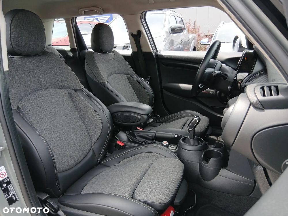 MINI Cooper Standard - 18