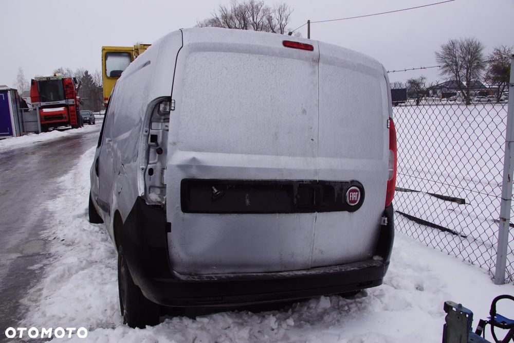 Auto na części - Fiat Doblo II Lift 1.3 MultiJet 90 KM 263A2000 71798299 249 2015R Silnik Skrzynia Drzwi Klapa Zderzak Lampa Lusterko Szyba Deska Kokpit Sterownik Moduł Czujnik Licznik Wyświetlacz Panel Kierownica - 6