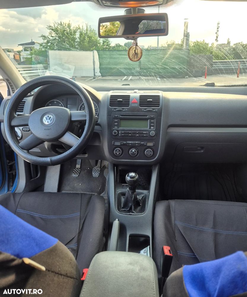 Volkswagen Golf - 6
